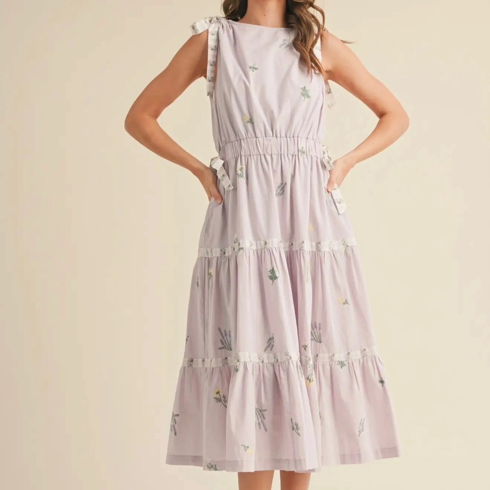 &merci Lavender Floral Embroidered Tiered Midi Dress Tie Shoulder Purple Medium